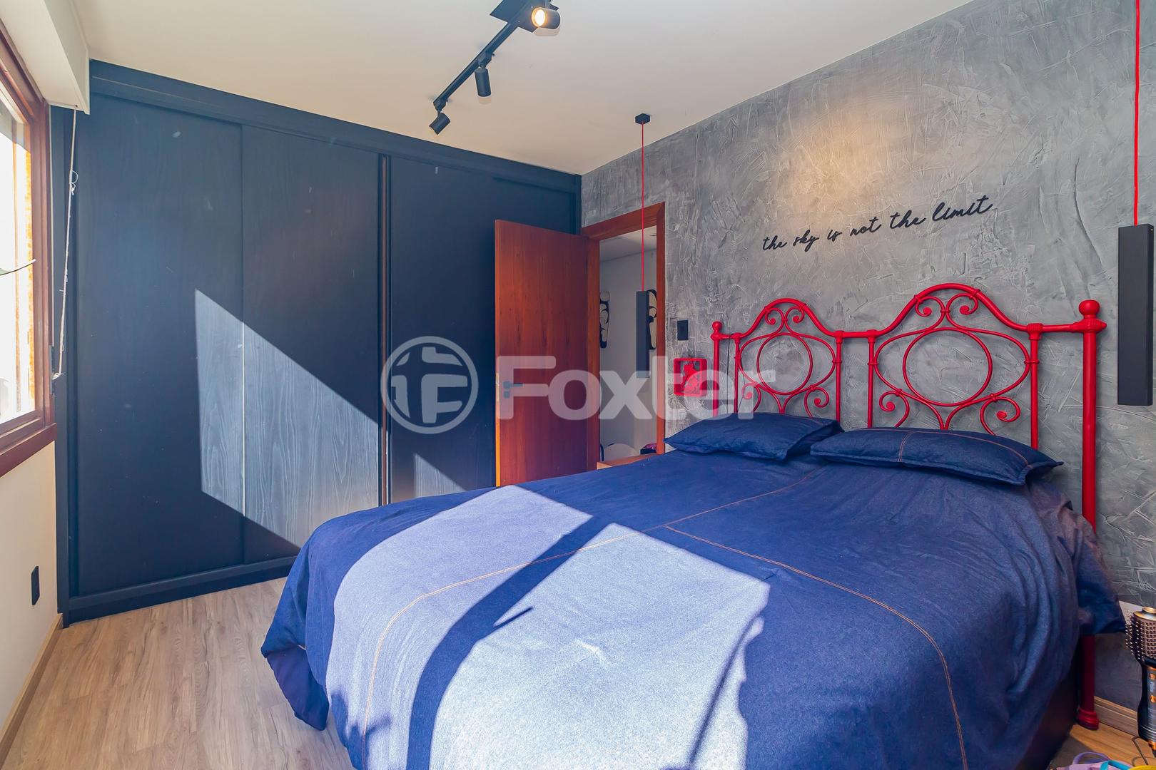 Suíte com parede de cimento queimado