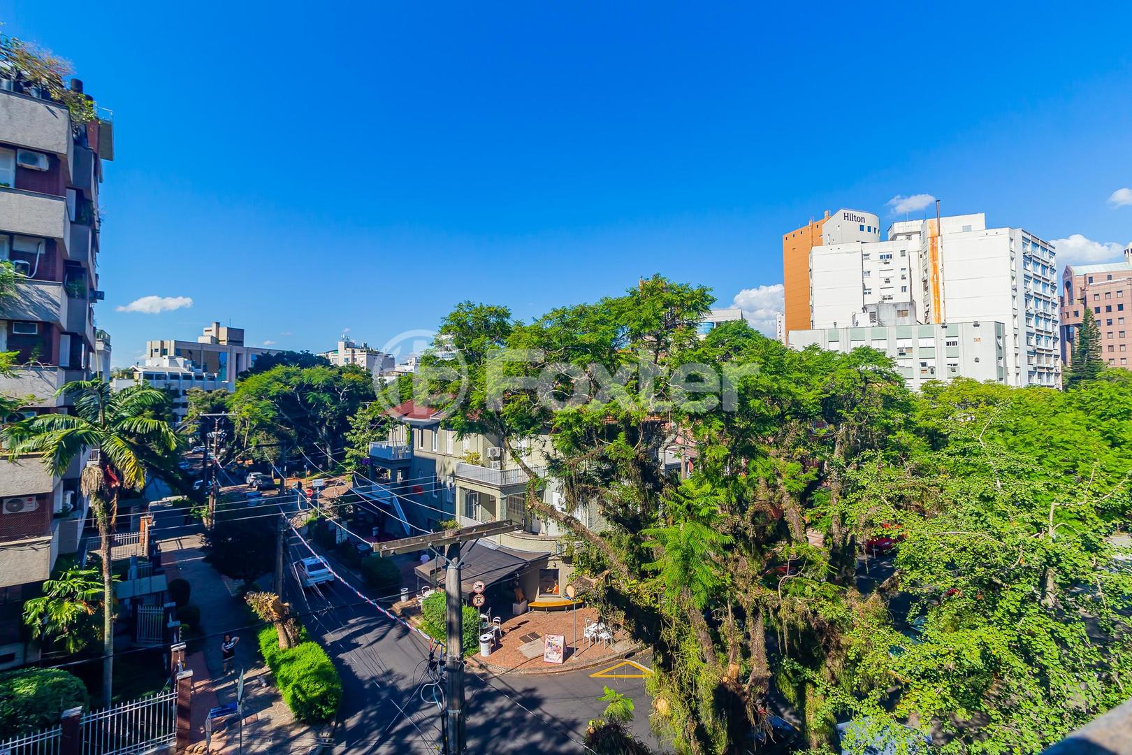 Vista da rua arborizada vista de cima